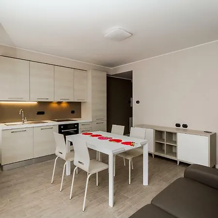 Lake Como Apartments Holiday home Lecco
