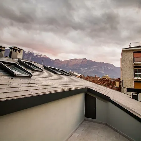 Lake Como Apartments *