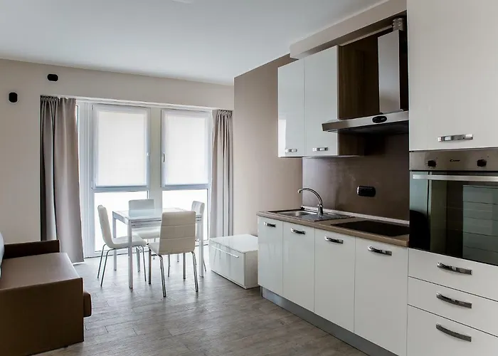 Lake Como Apartments 펜션