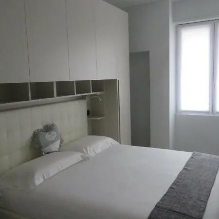 Lake Como Apartments * לקו