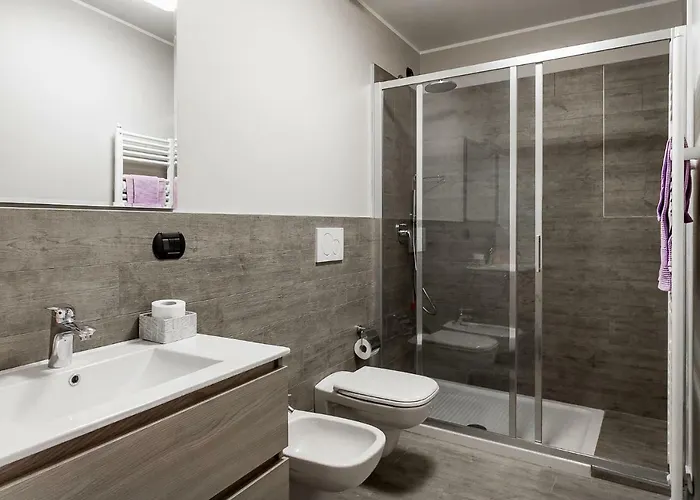 Lake Como Apartments לקו