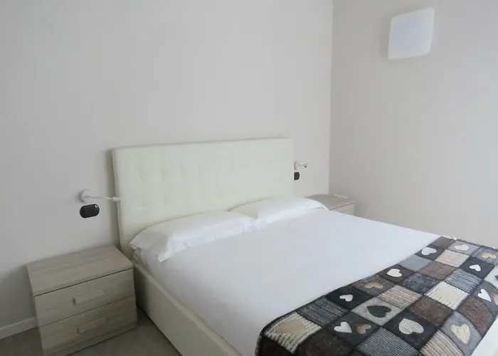 Lake Como Apartments בית נופש *