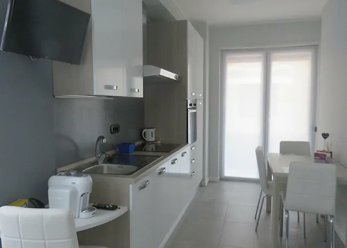 בית נופש Lake Como Apartments *