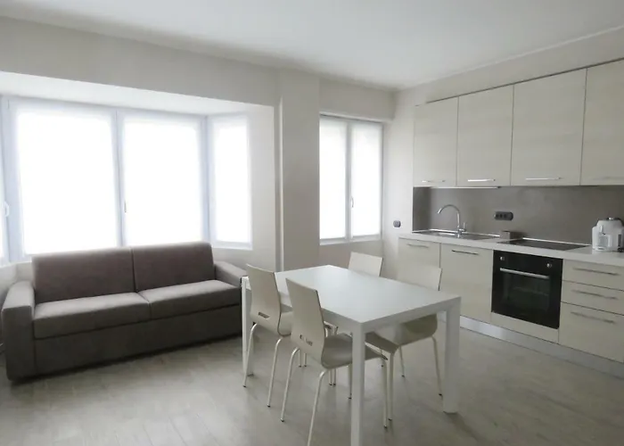 בית נופש Lake Como Apartments *