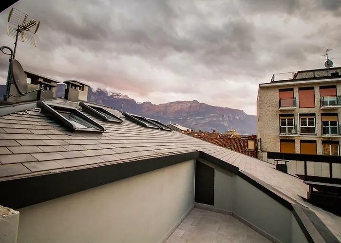 Lake Como Apartments *