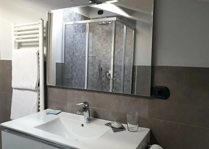 בית נופש Lake Como Apartments *