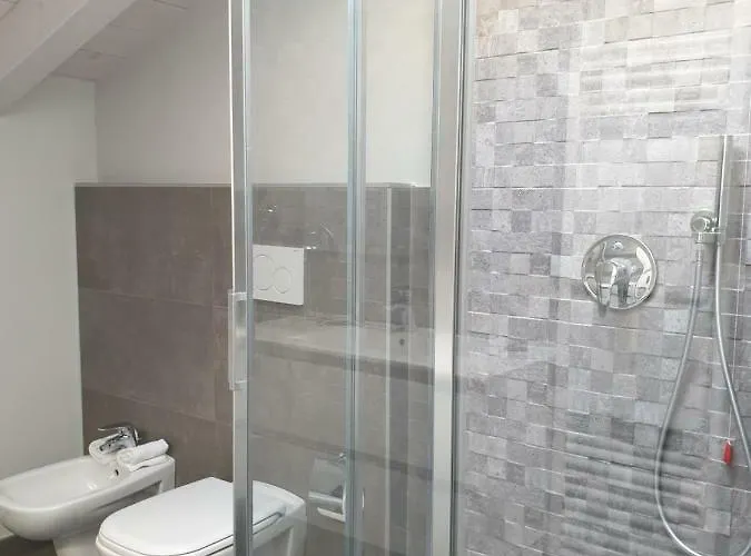 Lake Como Apartments בית נופש